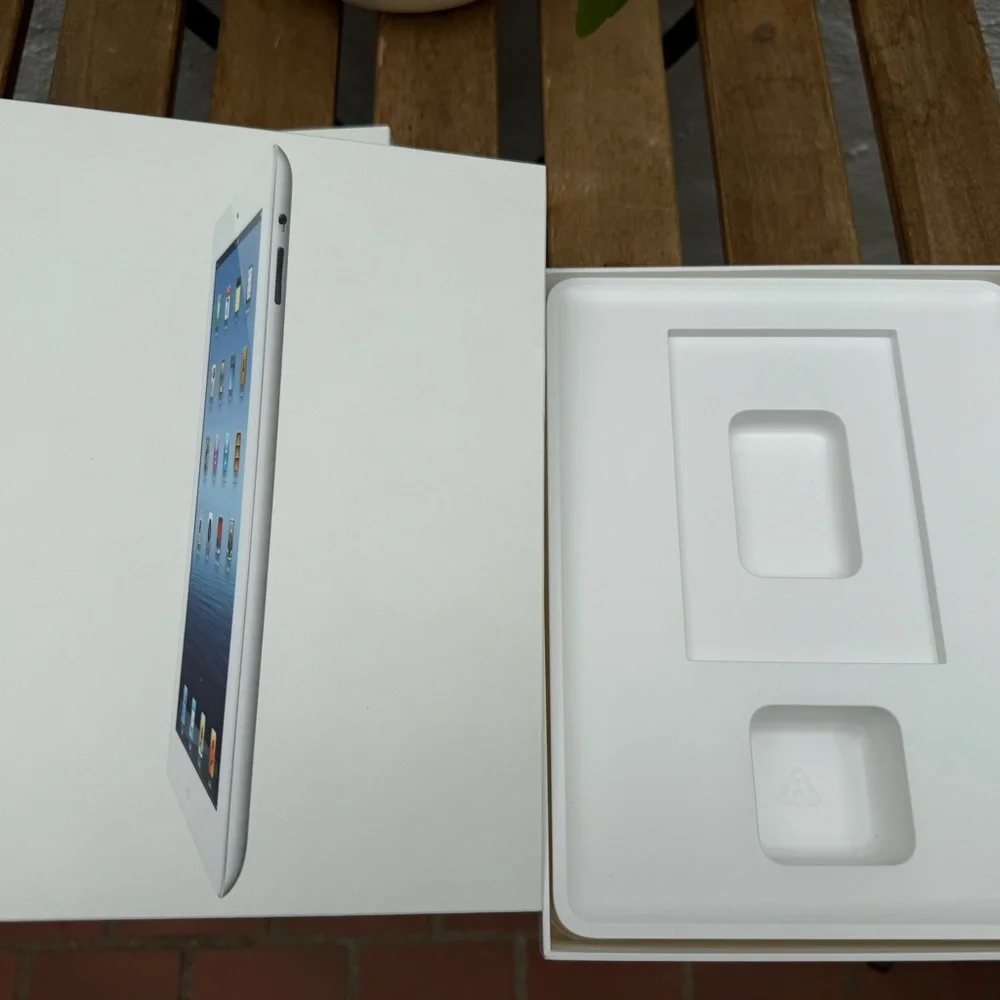 Apple iPad black or white empty box package only